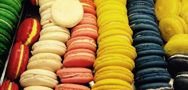 macarons, multicoloured, pastries, yummy, sweets, biscuits, portugal, coffee shop, enjoyment, sweet, to bake, yellow, black, vanile, party, happiness, hobby, creative, love, gratitude, pentecost